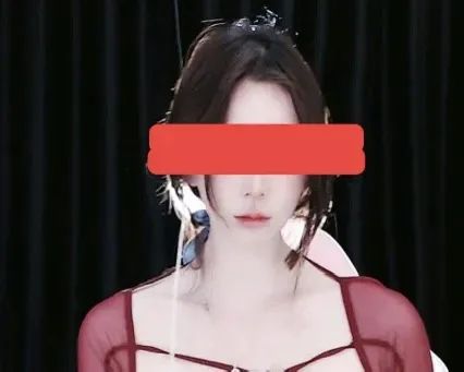 大哥曝00后女主播欺骗自己恋爱,实则是92年的,豪刷30w还被抛弃引热议!