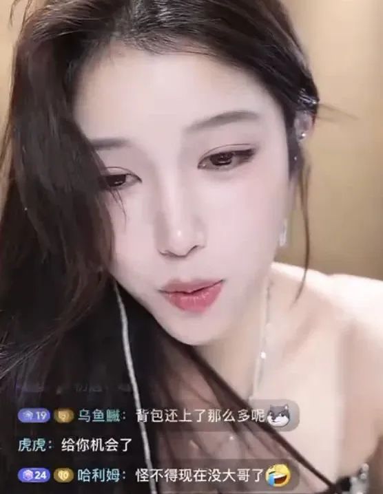 女主播称曾经神豪可以三选一，现在没得选，感慨以前大哥刷几百万都不会跟其恋爱，现在一个嘉年华就能牵手！
