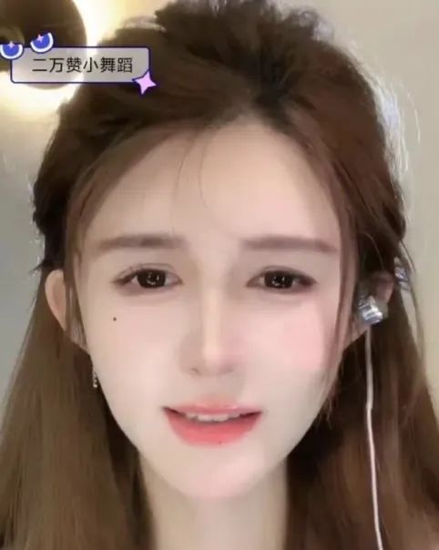 女主播透露自己赚了6千万！让直播间的大哥都羡慕了！网友：欢乐豆吗？