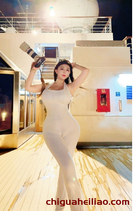 芷仪g宝傲人身材成微博焦点，128万粉丝争相围观